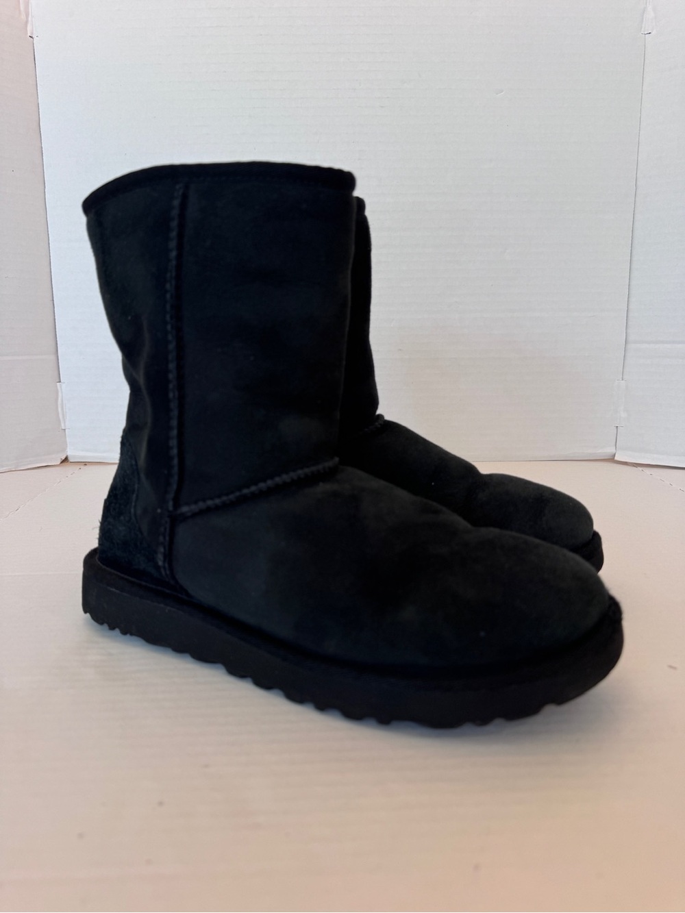 Ugg Women's Size 8 Classic Short II Black Suede Sheepskin Winter Boots